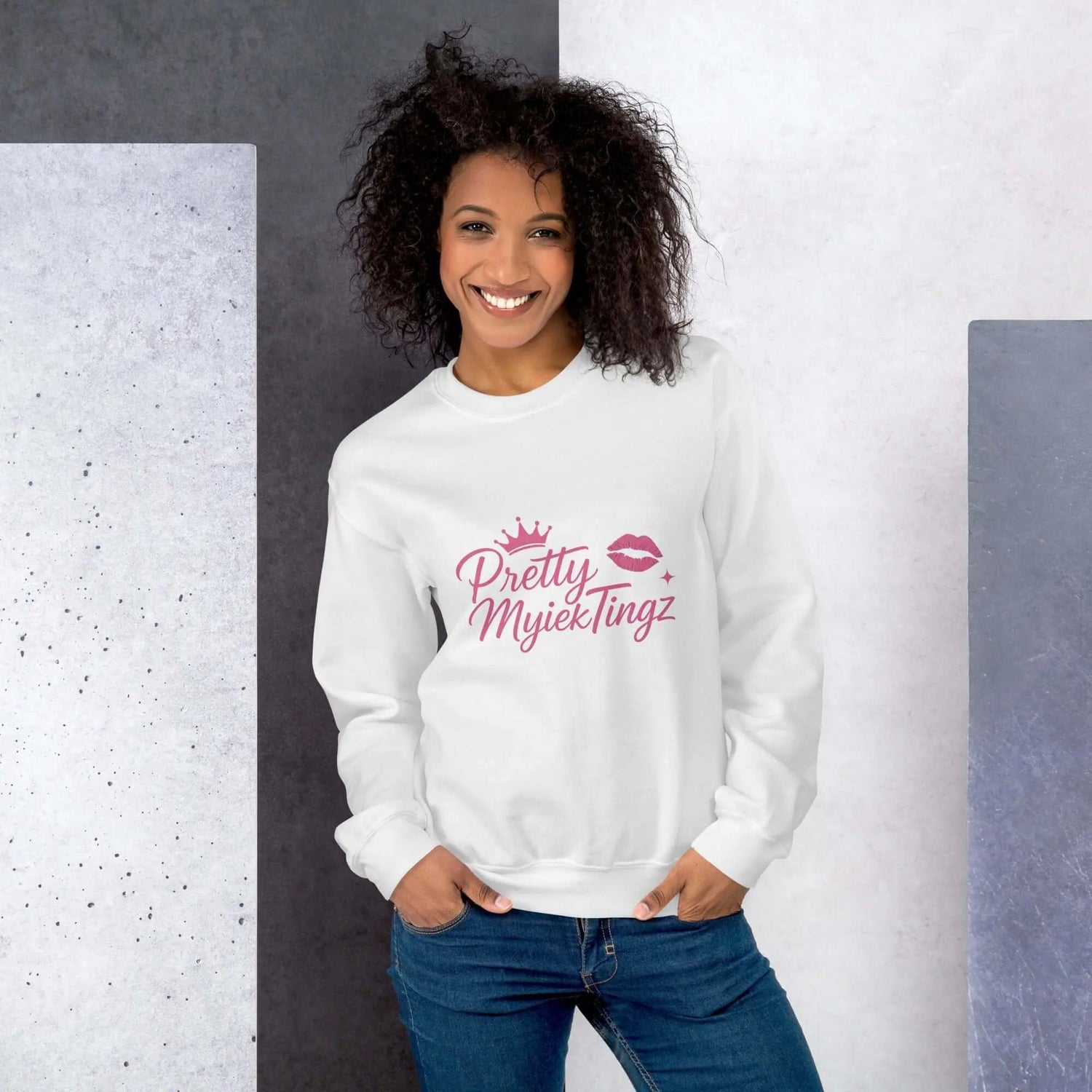 PrettyMyiek Signature: Unisex Sweatshirt PrettyMyiekTingz