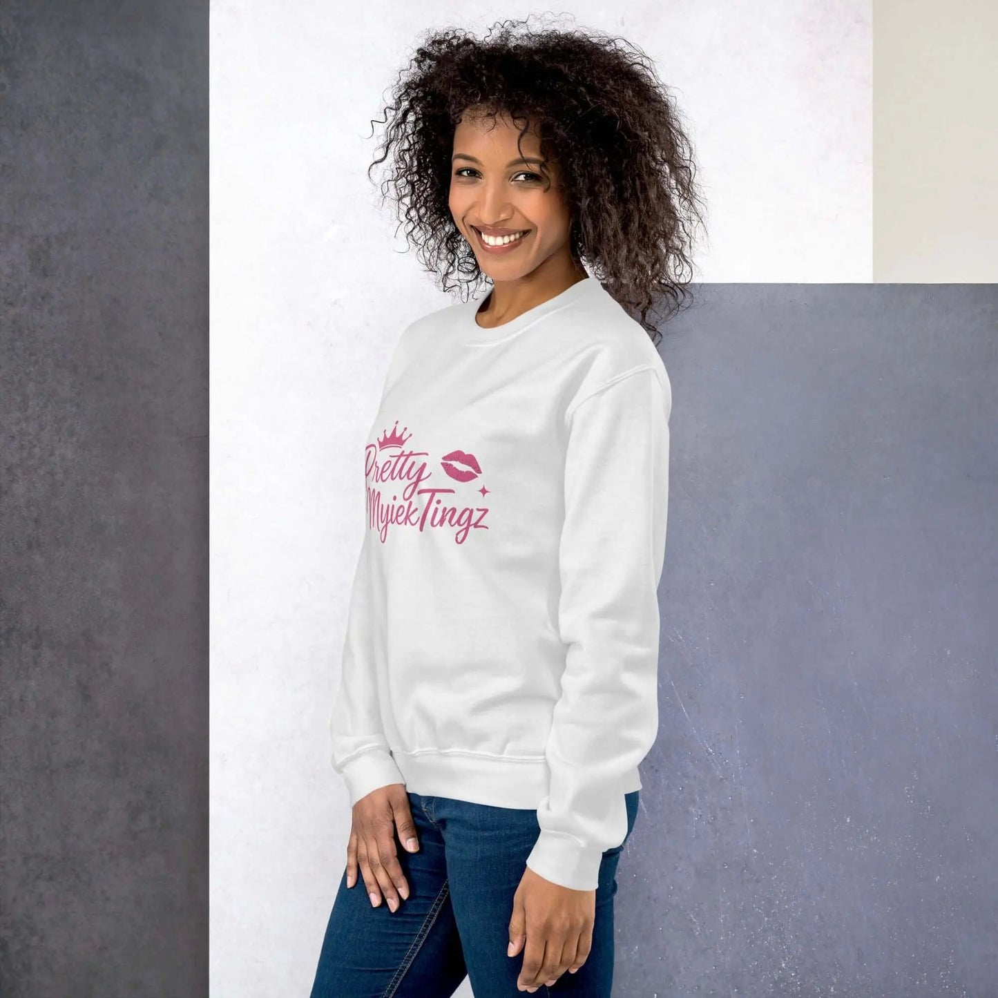 PrettyMyiek Signature: Unisex Sweatshirt PrettyMyiekTingz